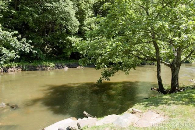 Image number 14 for the current listing