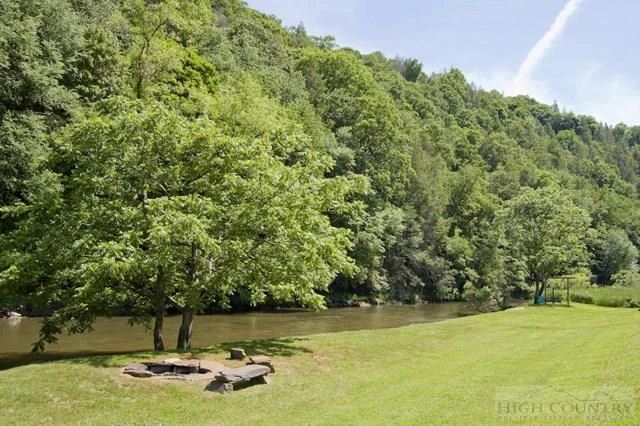Image number 11 for the current listing