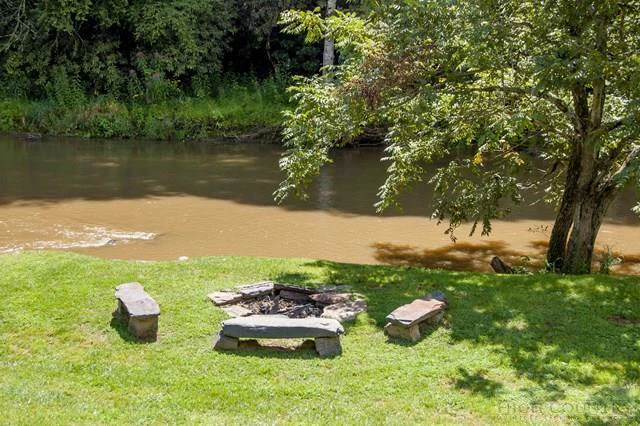Image number 9 for the current listing