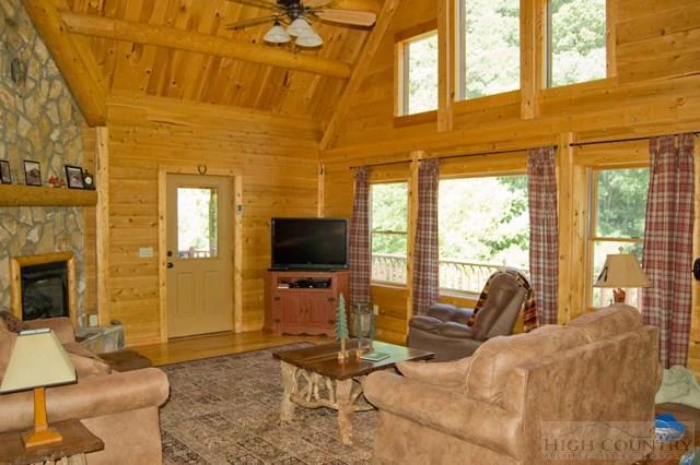 Image number 4 for the current listing