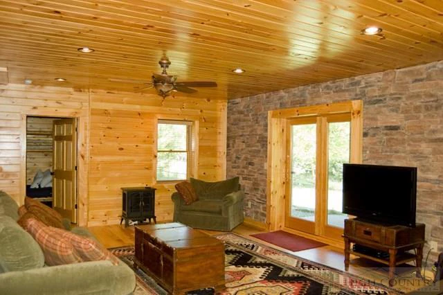 Image number 19 for the current listing