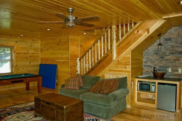 Image number 18 for the current listing