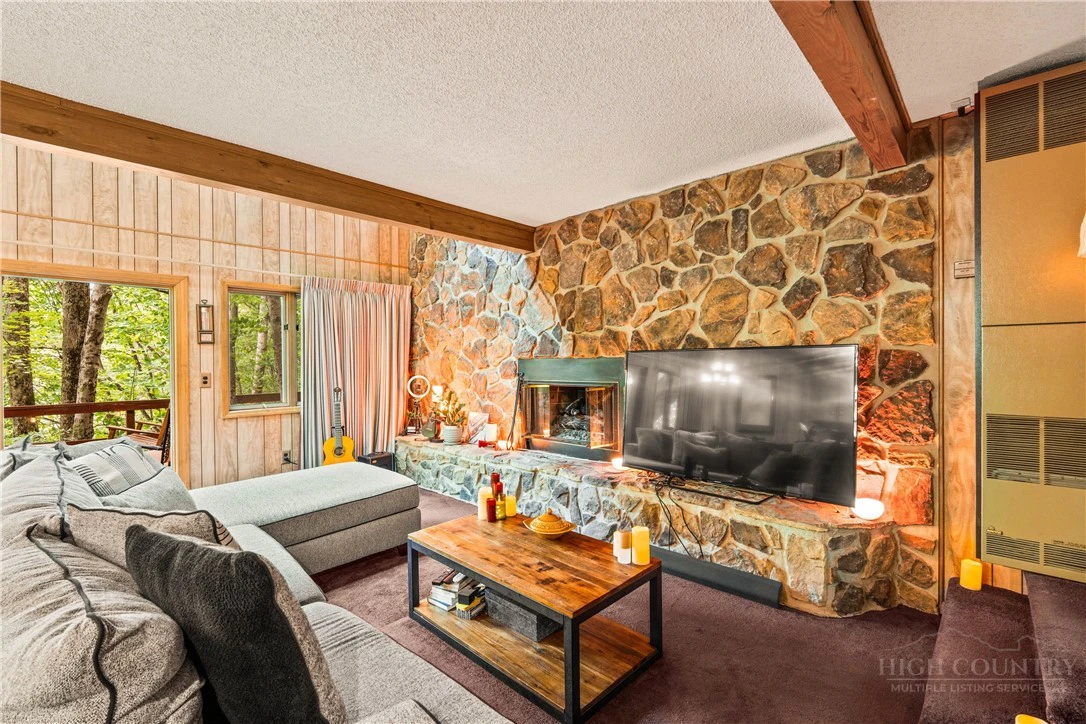 Image number 18 for the current listing