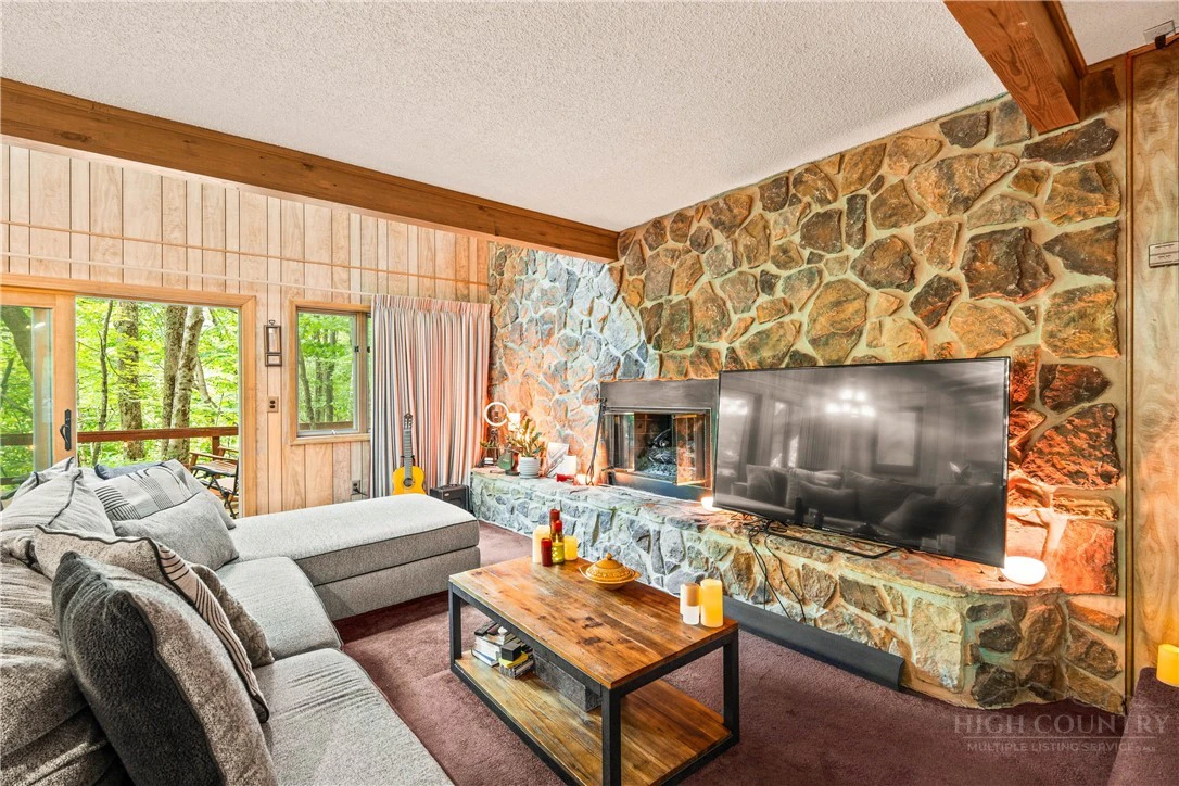 Image number 17 for the current listing