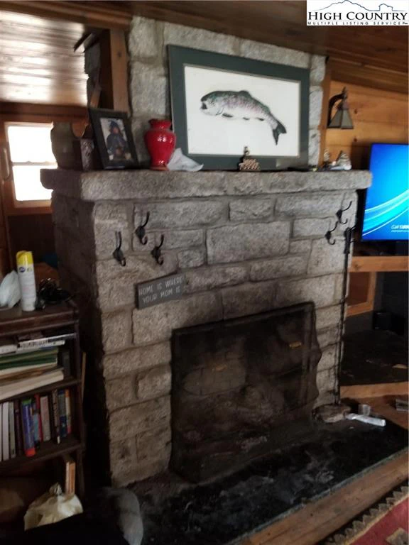 Image number 11 for the current listing