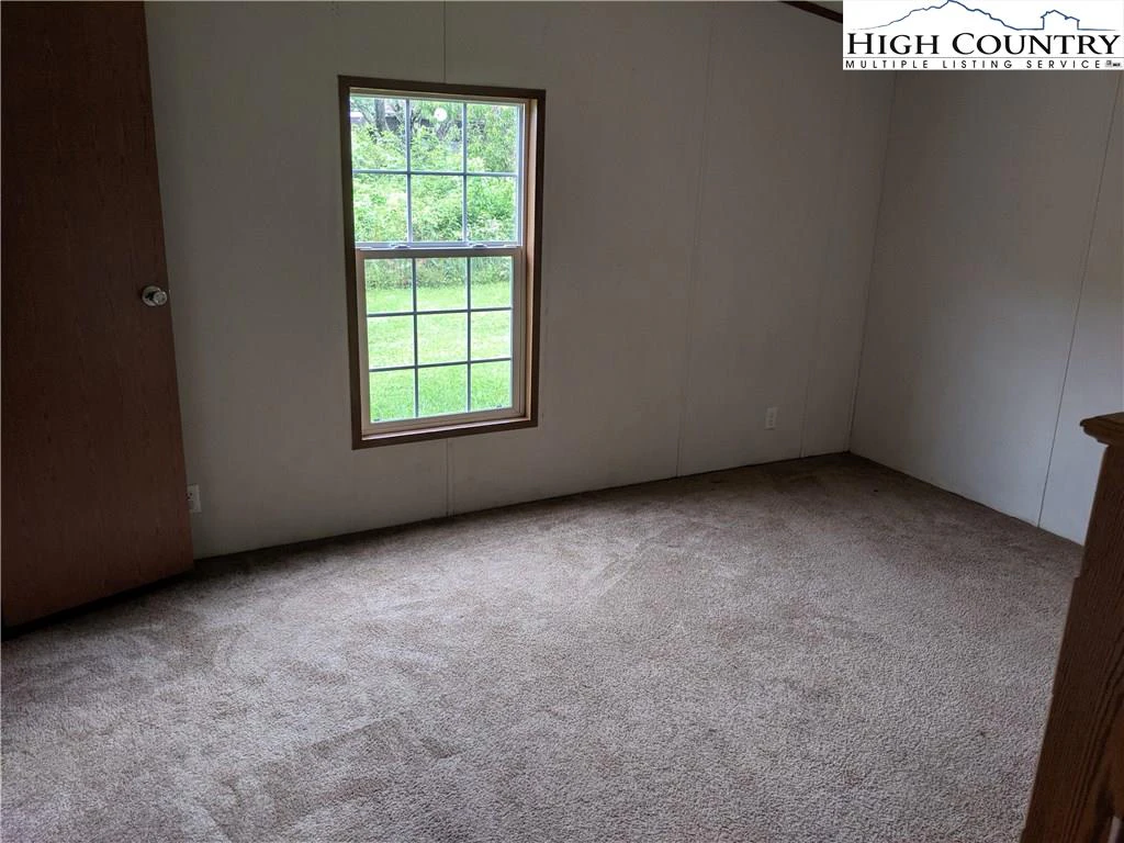 Image number 13 for the current listing