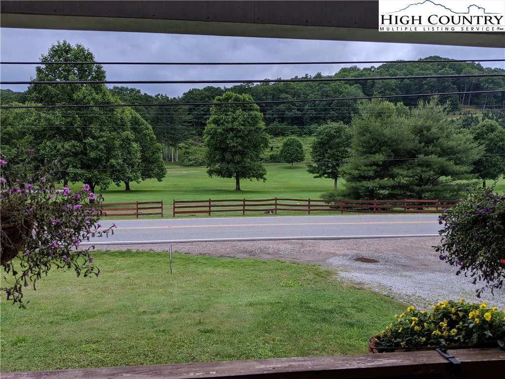 Image number 3 for the current listing