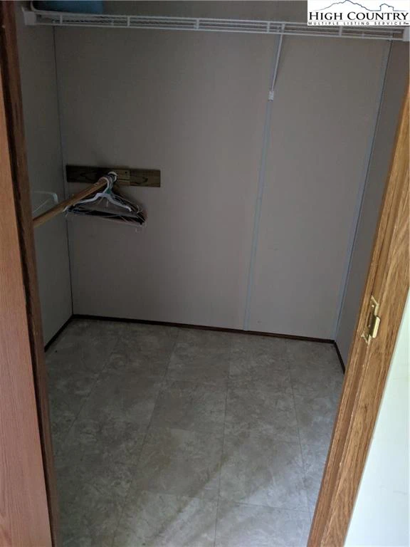 Image number 8 for the current listing