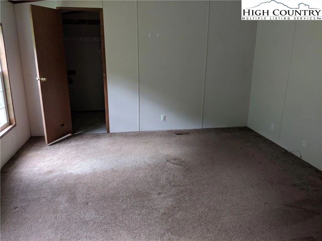 Image number 9 for the current listing