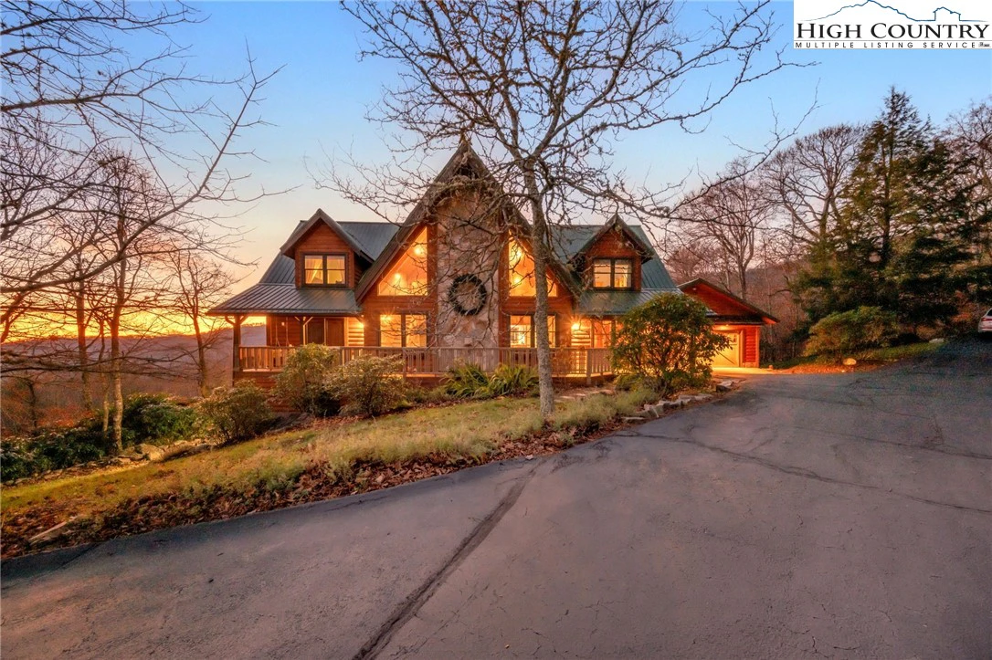 Image number 1 for the current listing