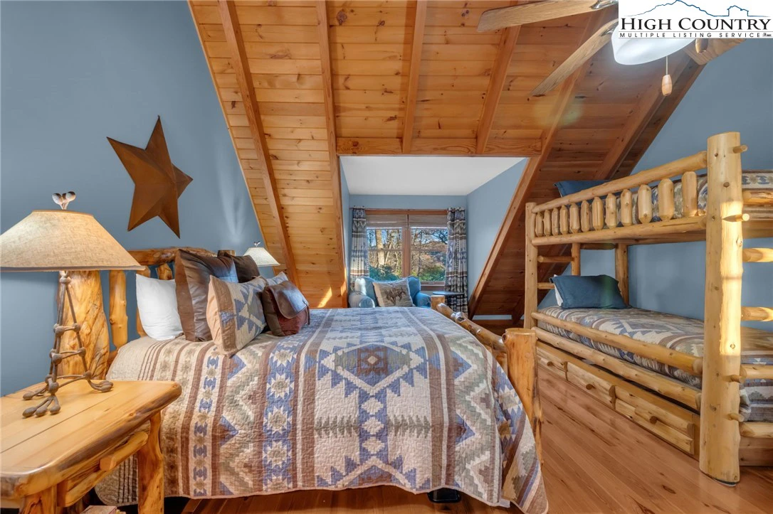 Image number 6 for the current listing