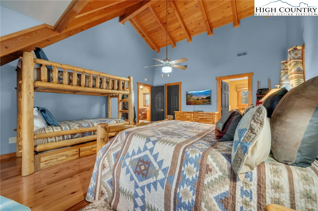 Image number 7 for the current listing
