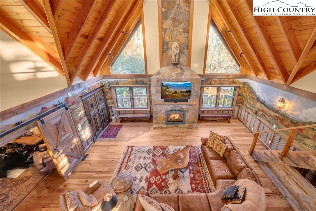 Image number 10 for the current listing