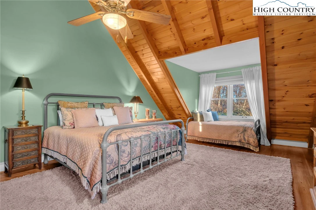 Image number 11 for the current listing