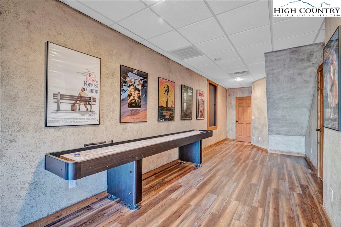 Image number 16 for the current listing