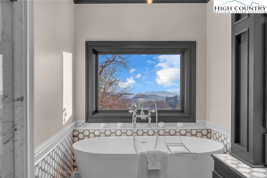 Image number 2 for the current listing