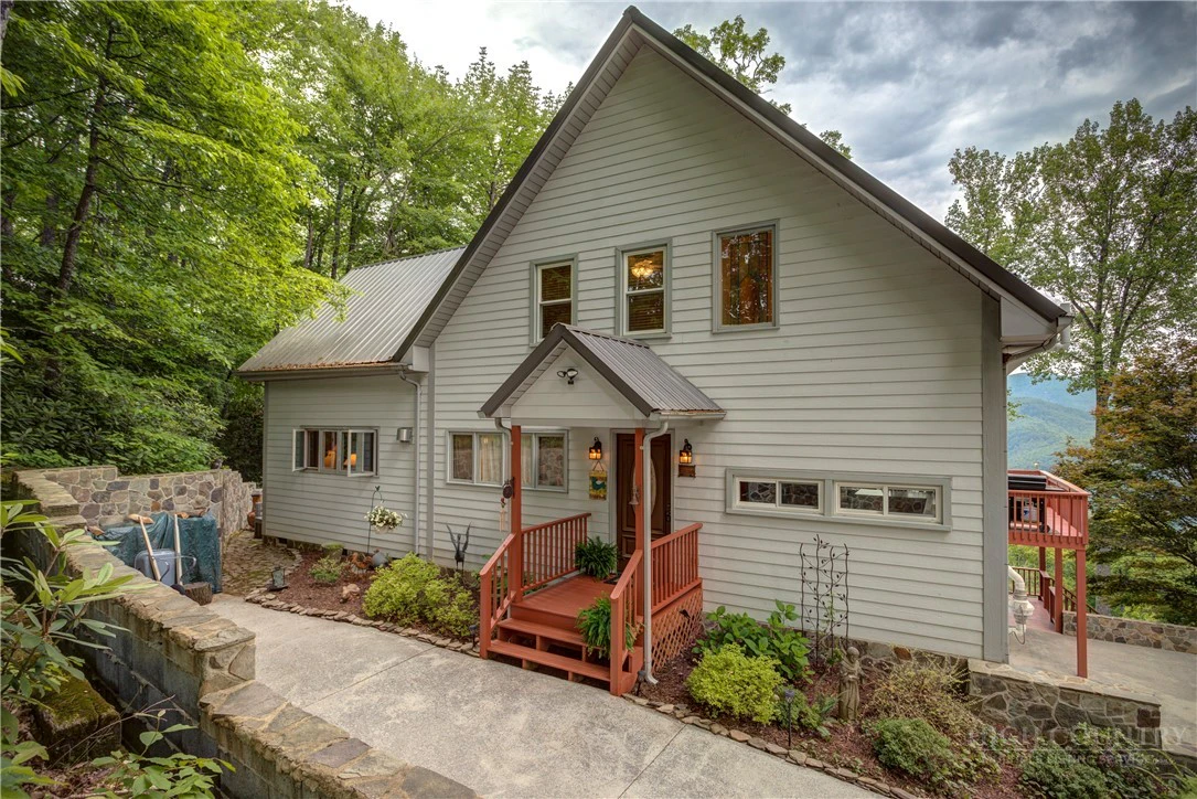 Image number 1 for the current listing