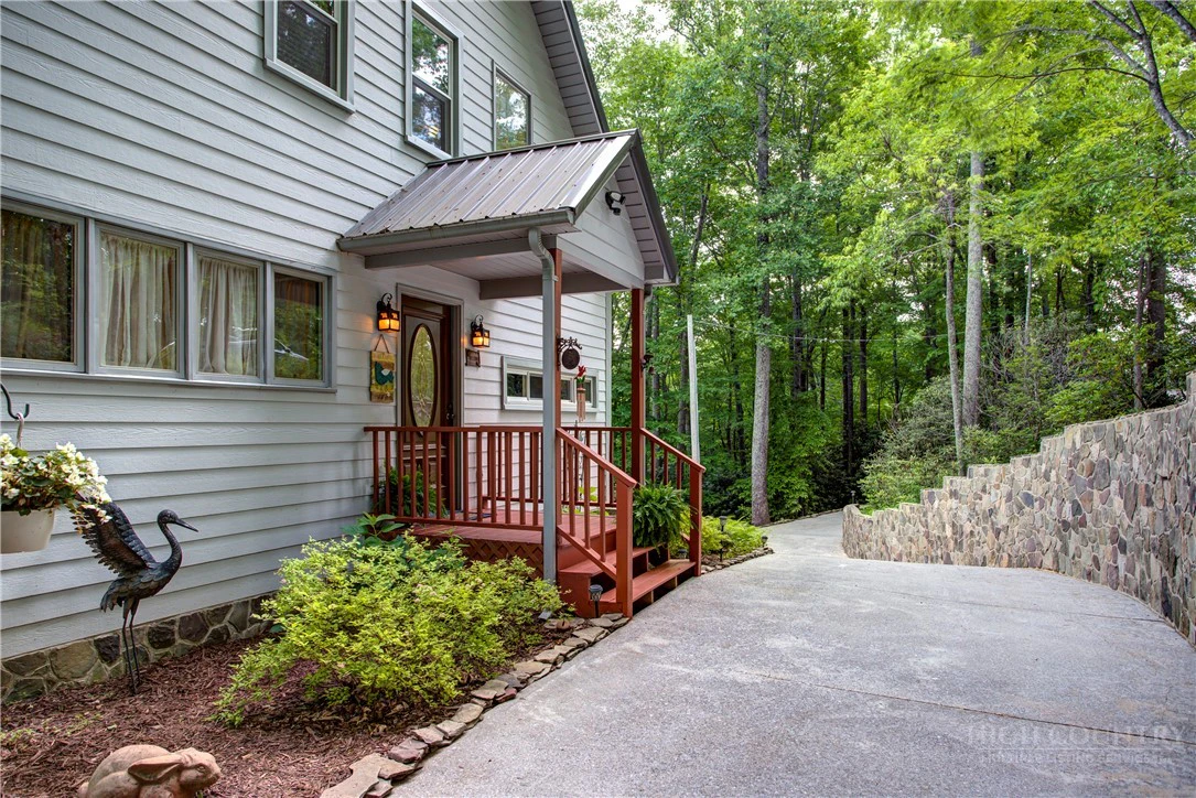 Image number 4 for the current listing