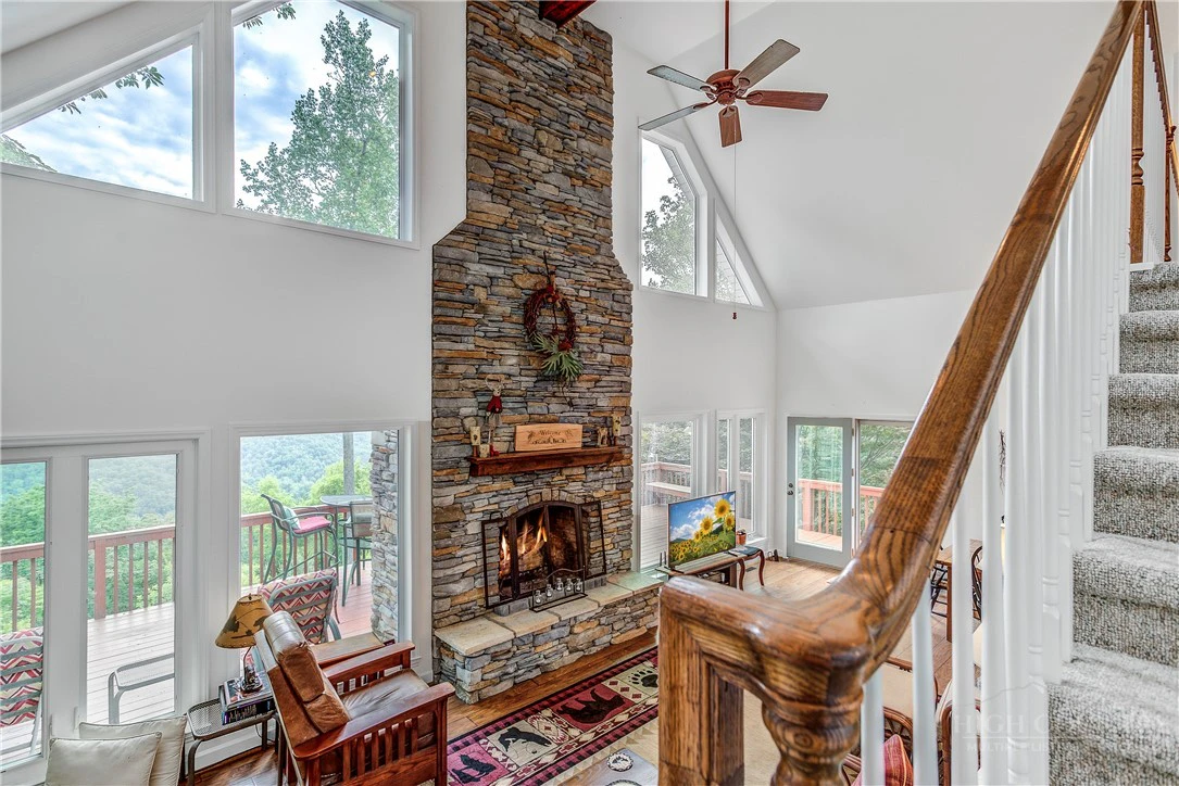 Image number 15 for the current listing
