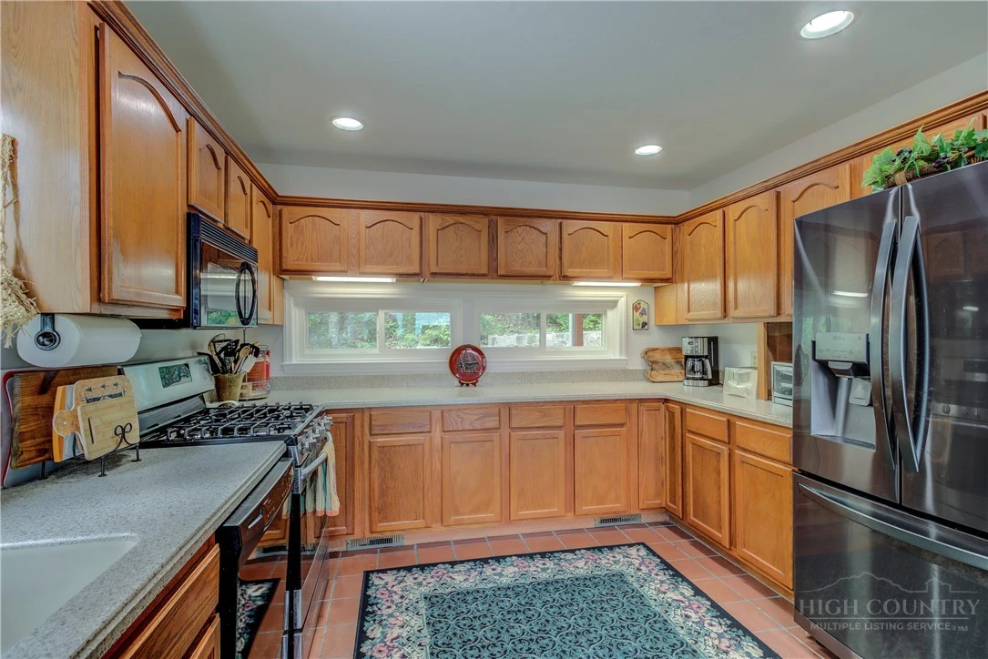 Image number 16 for the current listing