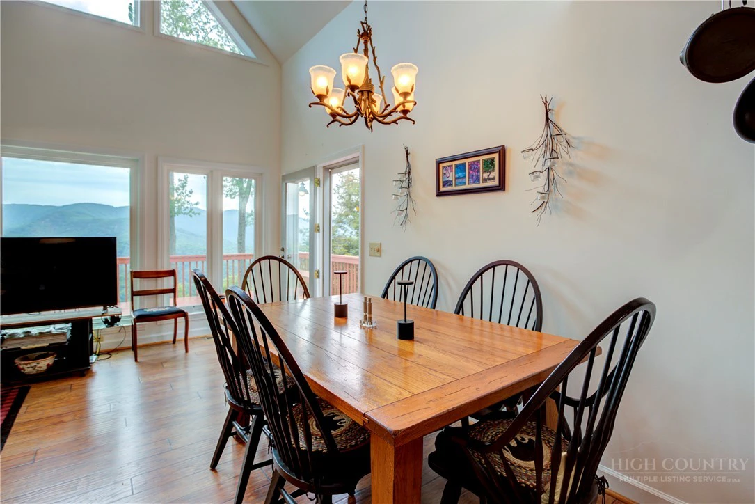 Image number 19 for the current listing