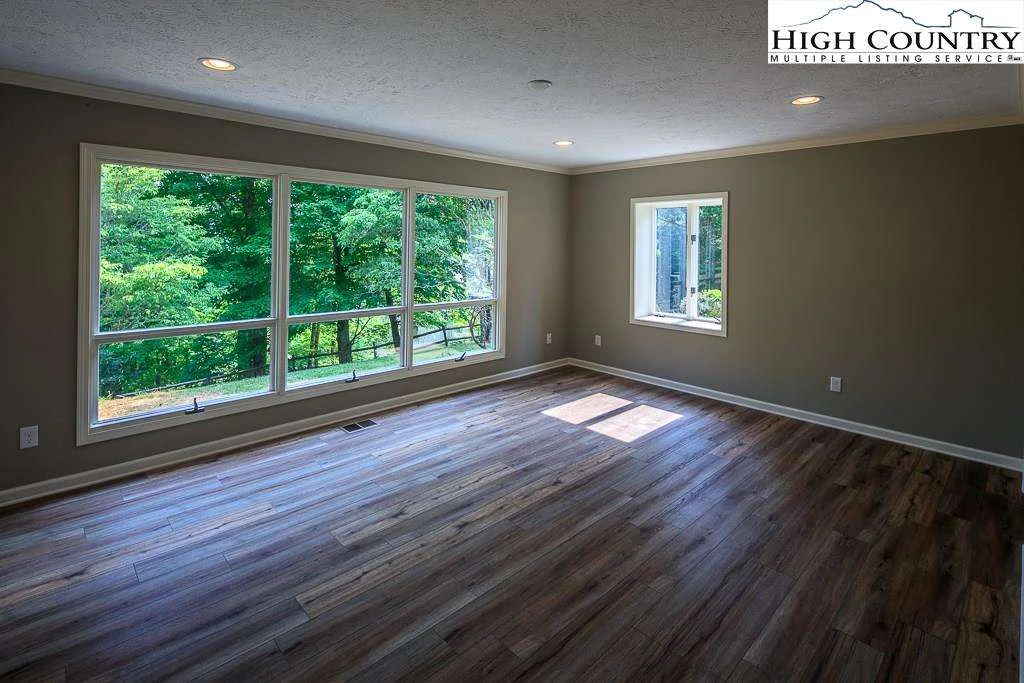 Image number 3 for the current listing