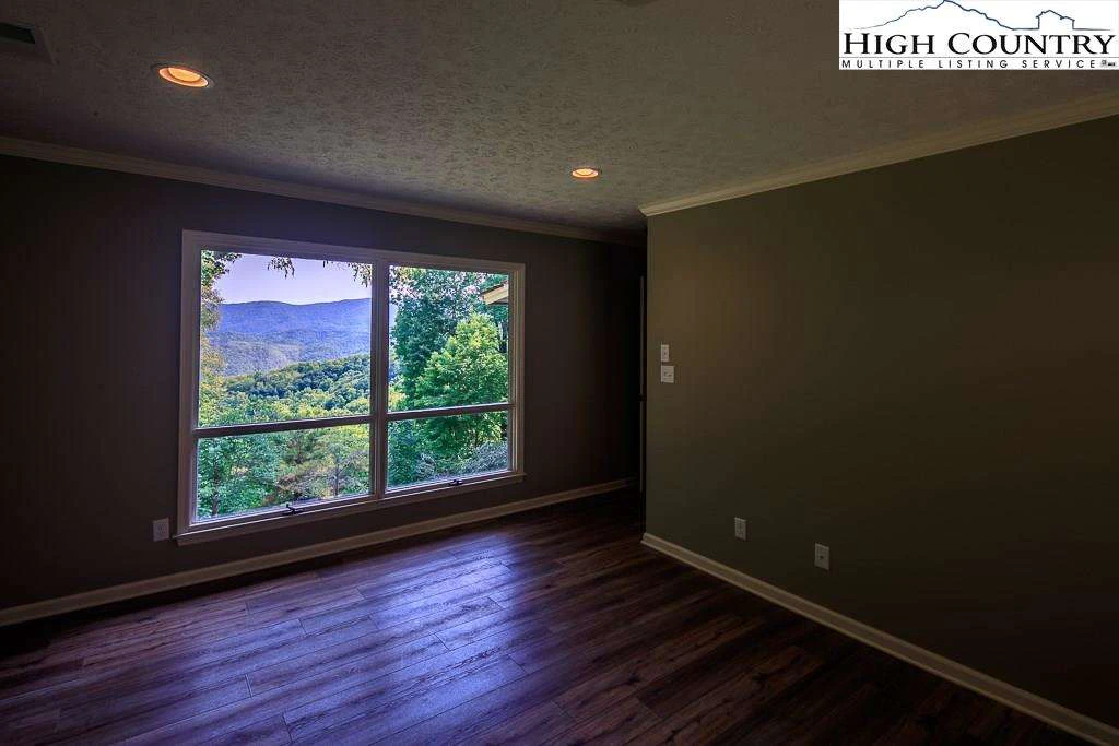 Image number 6 for the current listing