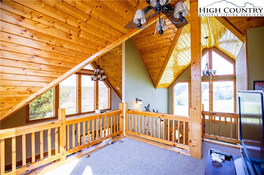 Image number 12 for the current listing