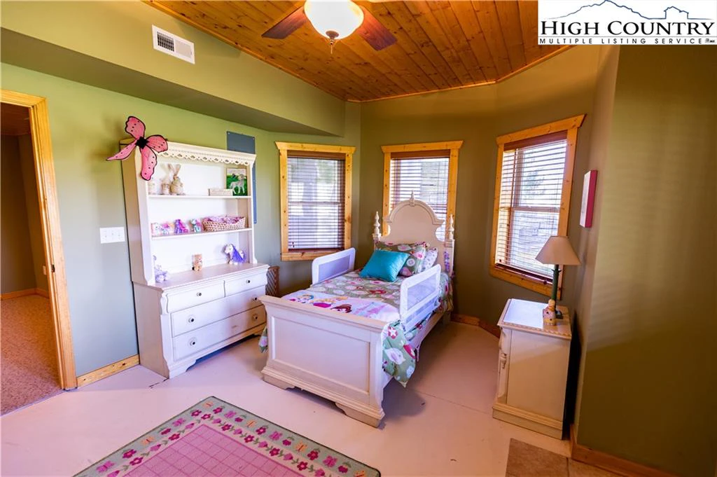 Image number 8 for the current listing
