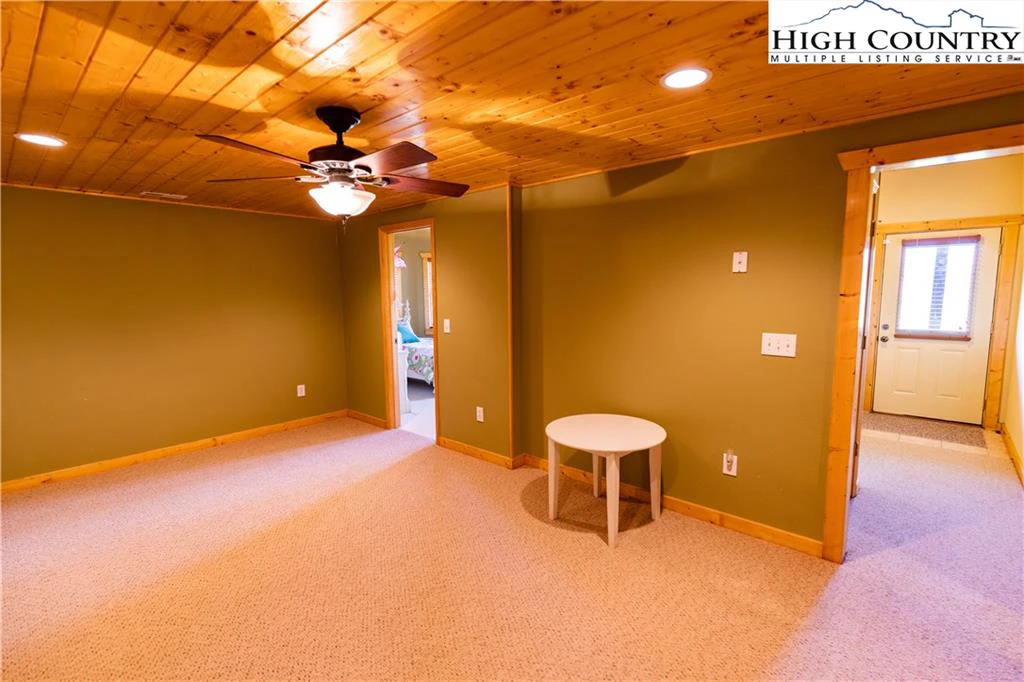 Image number 9 for the current listing