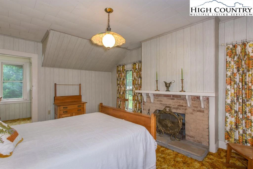 Image number 3 for the current listing