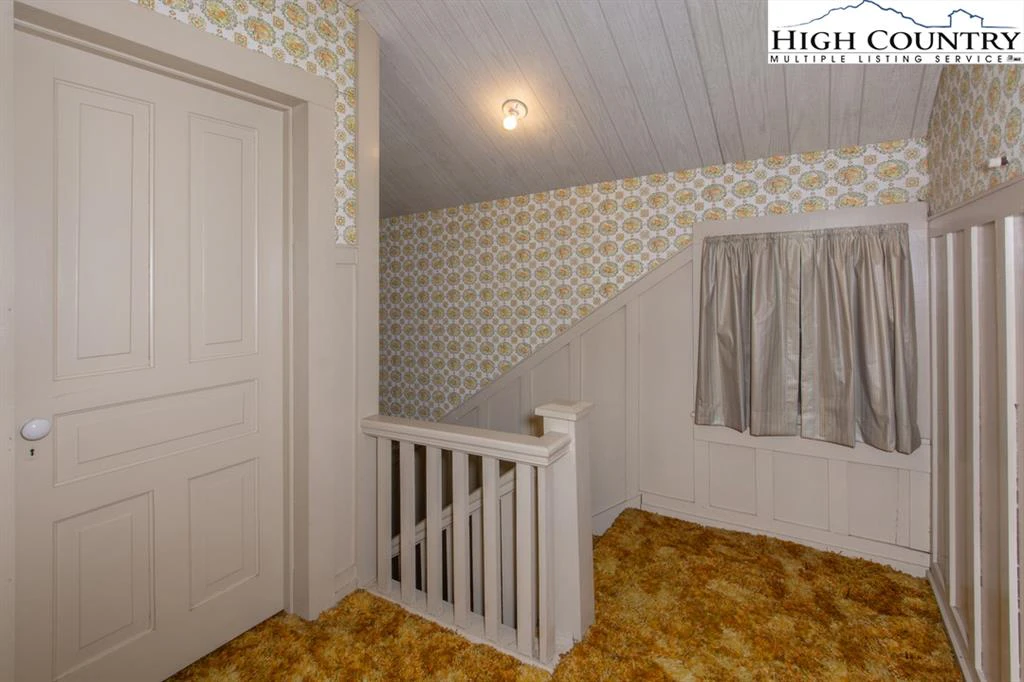 Image number 4 for the current listing