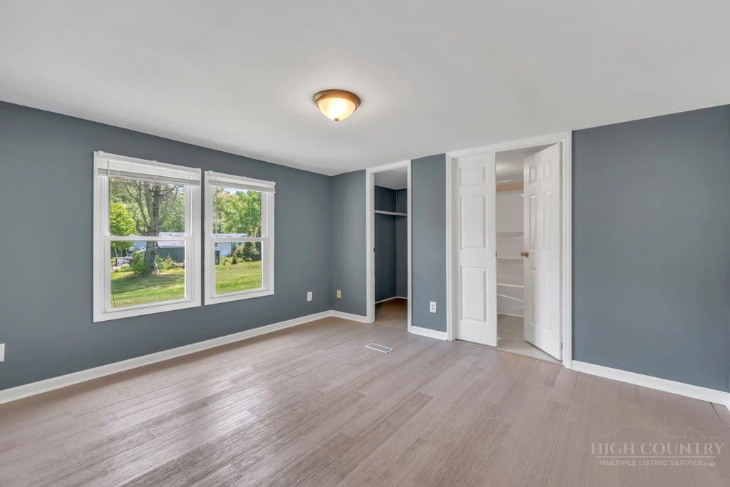Image number 10 for the current listing