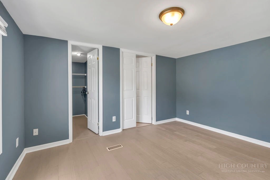 Image number 3 for the current listing