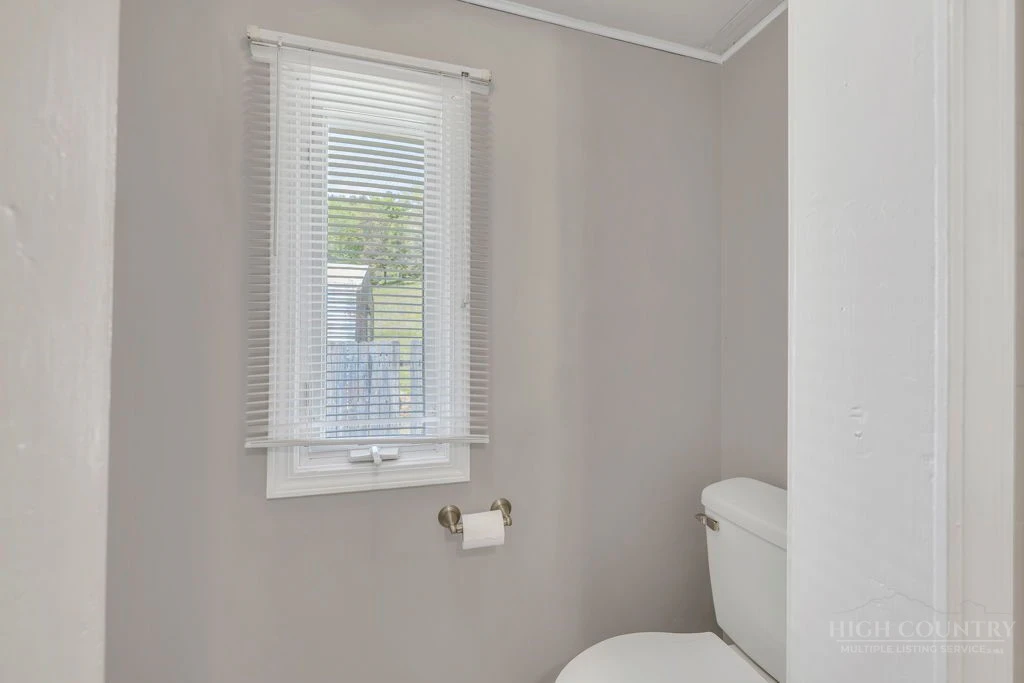 Image number 5 for the current listing