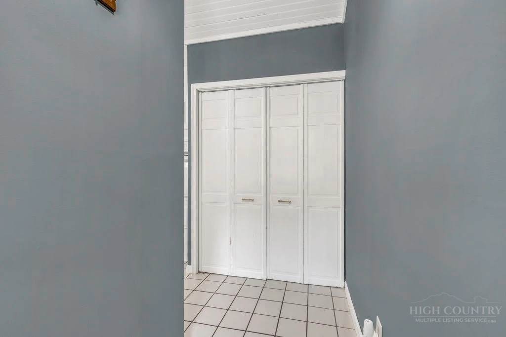 Image number 6 for the current listing