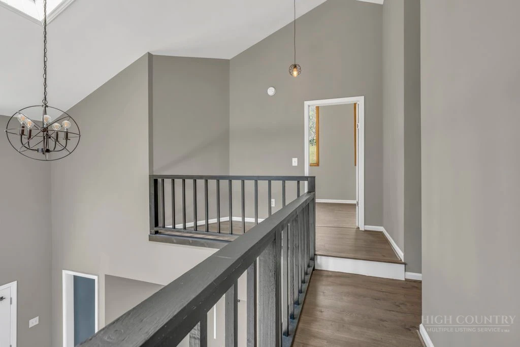 Image number 9 for the current listing