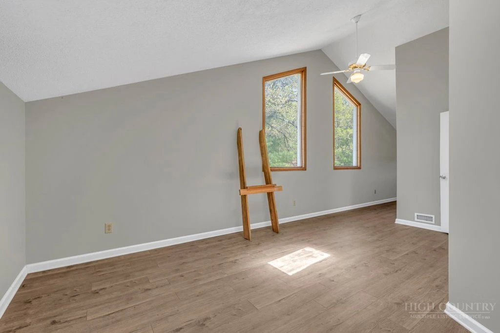 Image number 2 for the current listing
