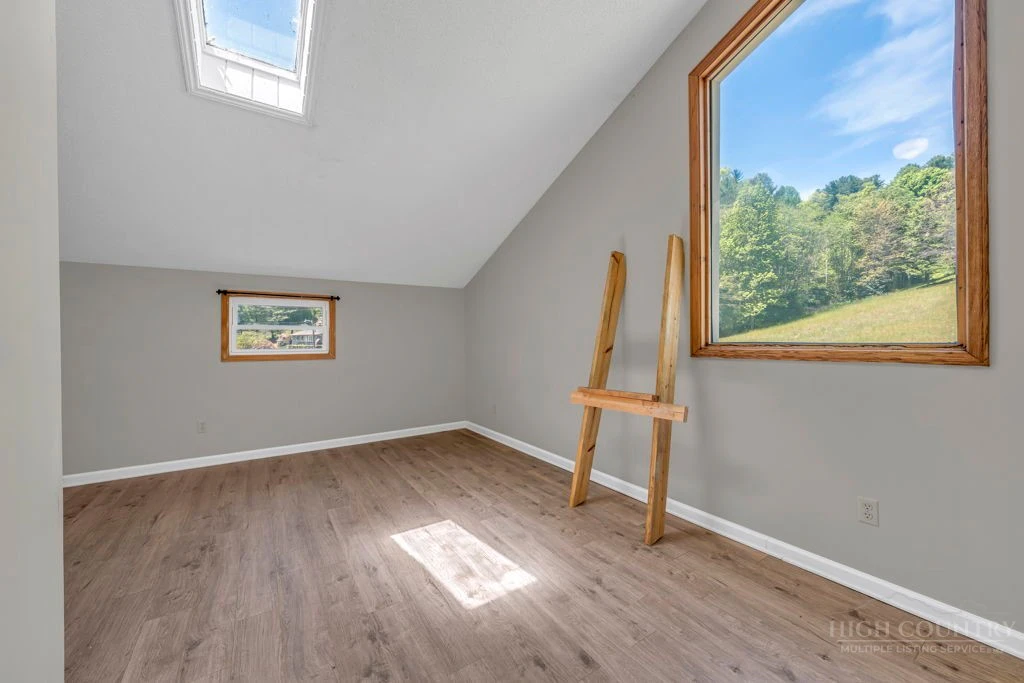 Image number 11 for the current listing