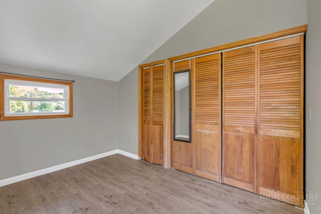 Image number 12 for the current listing