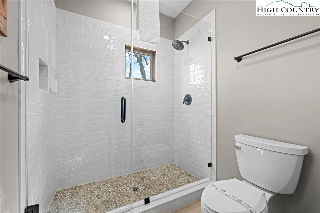 Image number 5 for the current listing