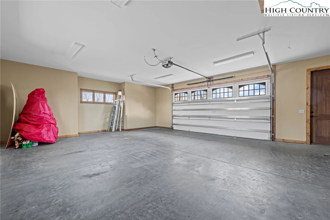 Image number 18 for the current listing