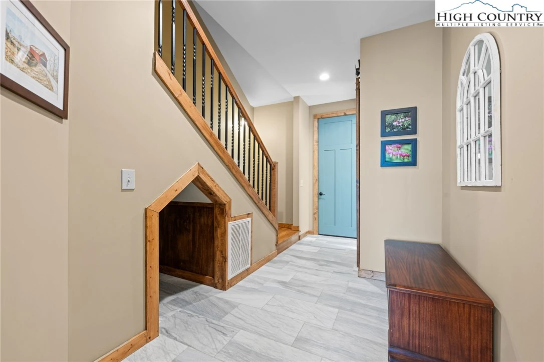 Image number 10 for the current listing