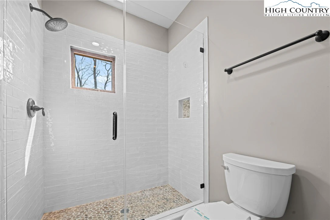 Image number 9 for the current listing