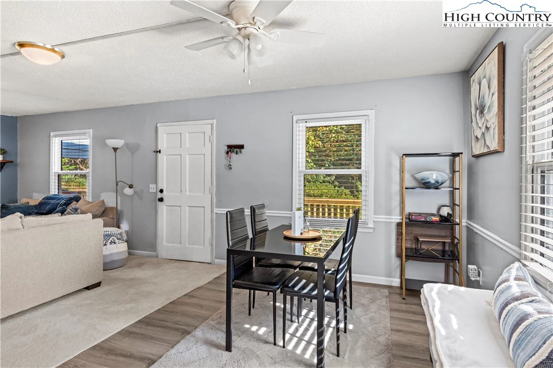 Image number 18 for the current listing