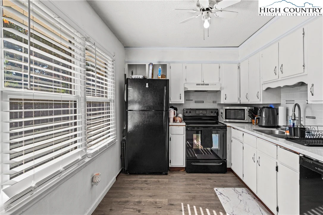Image number 2 for the current listing