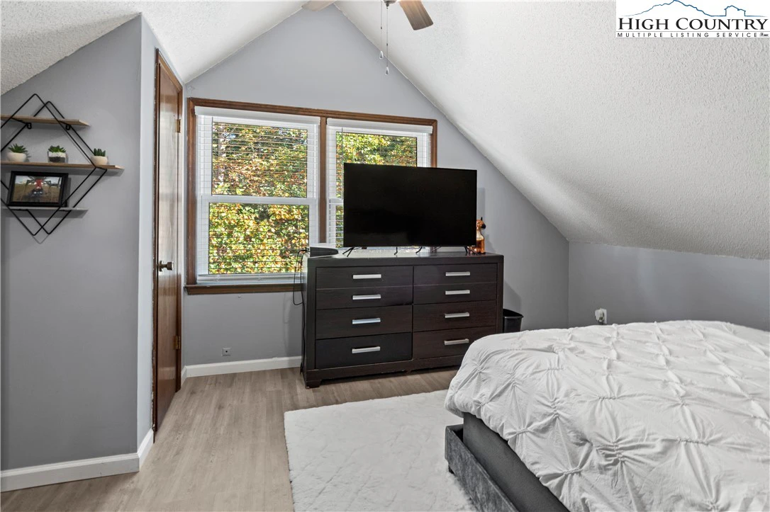 Image number 10 for the current listing