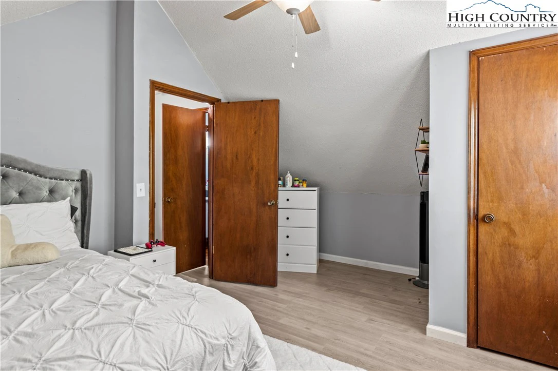 Image number 9 for the current listing
