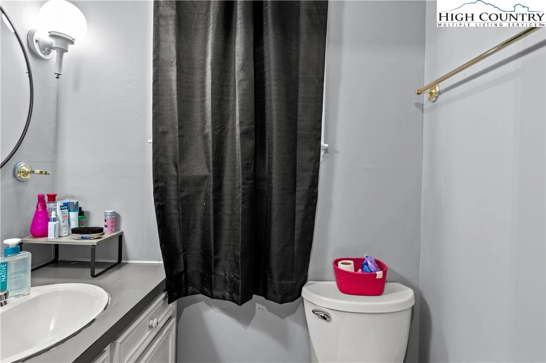 Image number 7 for the current listing