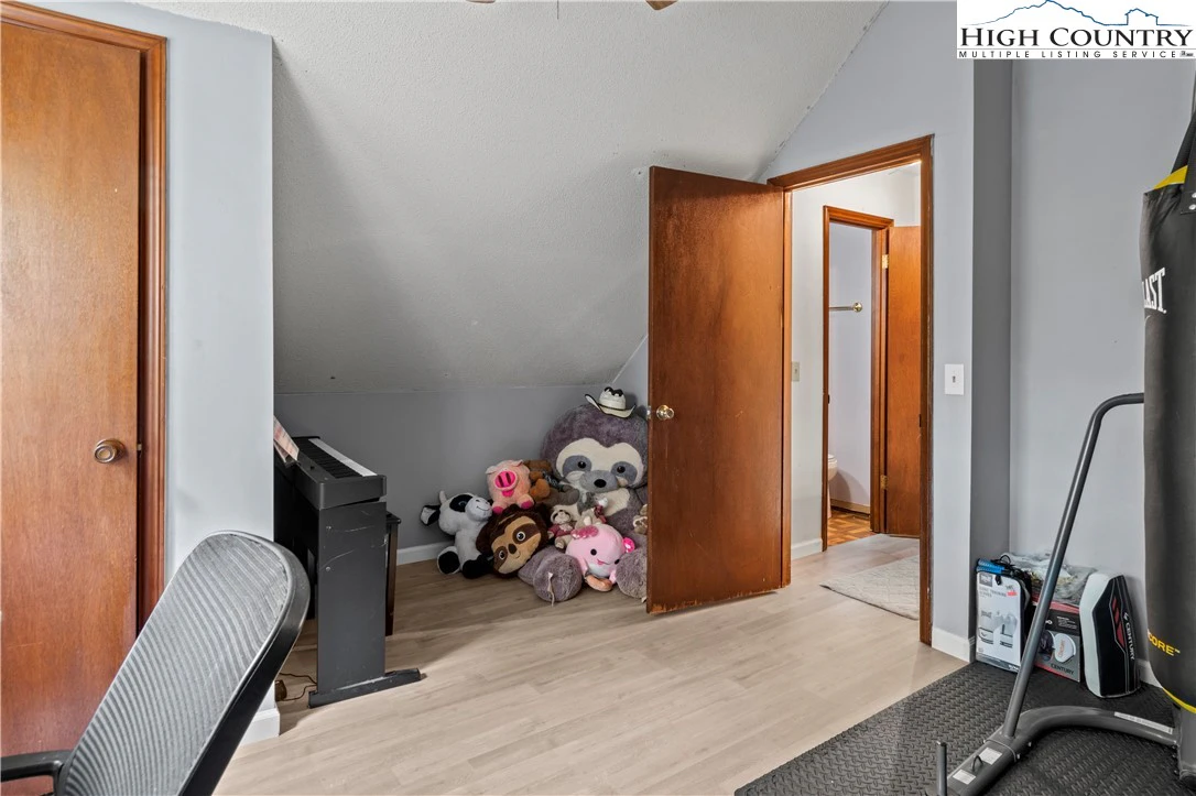Image number 5 for the current listing